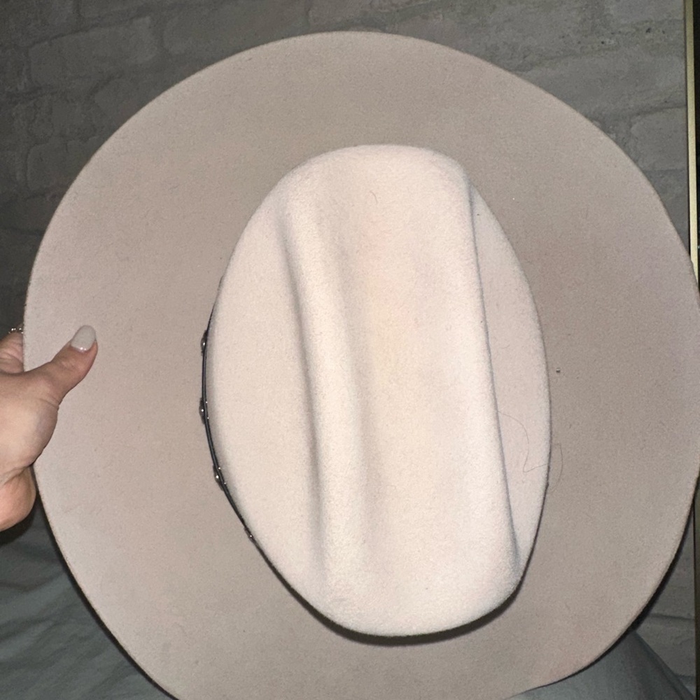 Elegant Cream Cowboy Hat with Leather Band - Picture 5 of 7